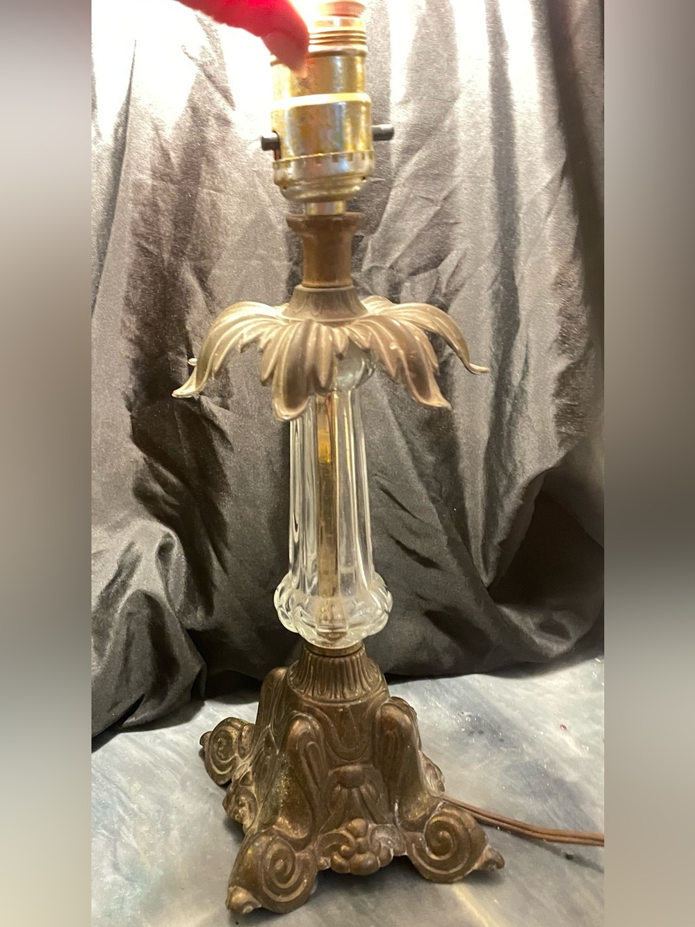 Antique Hollywood Regency style Lamp 15”